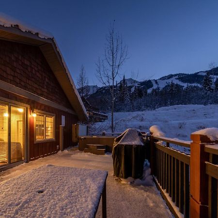 Lush Mountain Accommodations Golden Extérieur photo