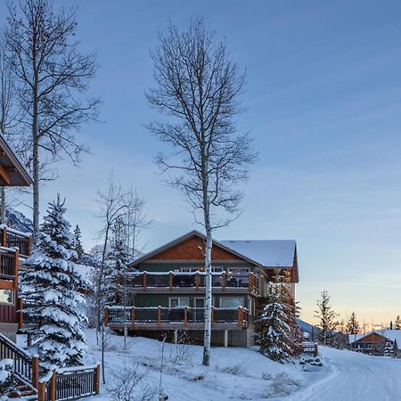 Lush Mountain Accommodations Golden Extérieur photo