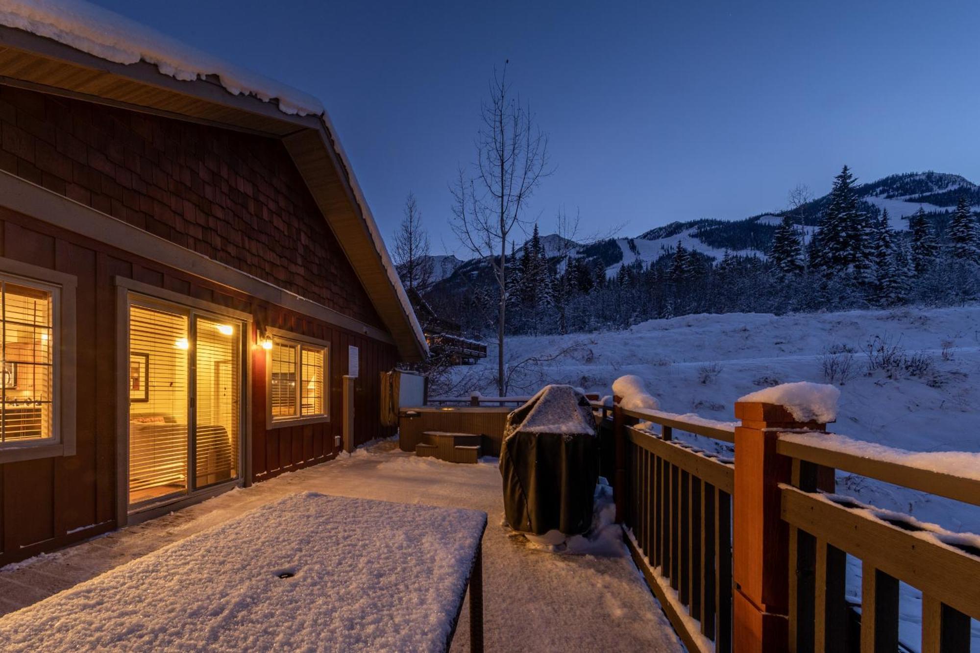Lush Mountain Accommodations Golden Extérieur photo