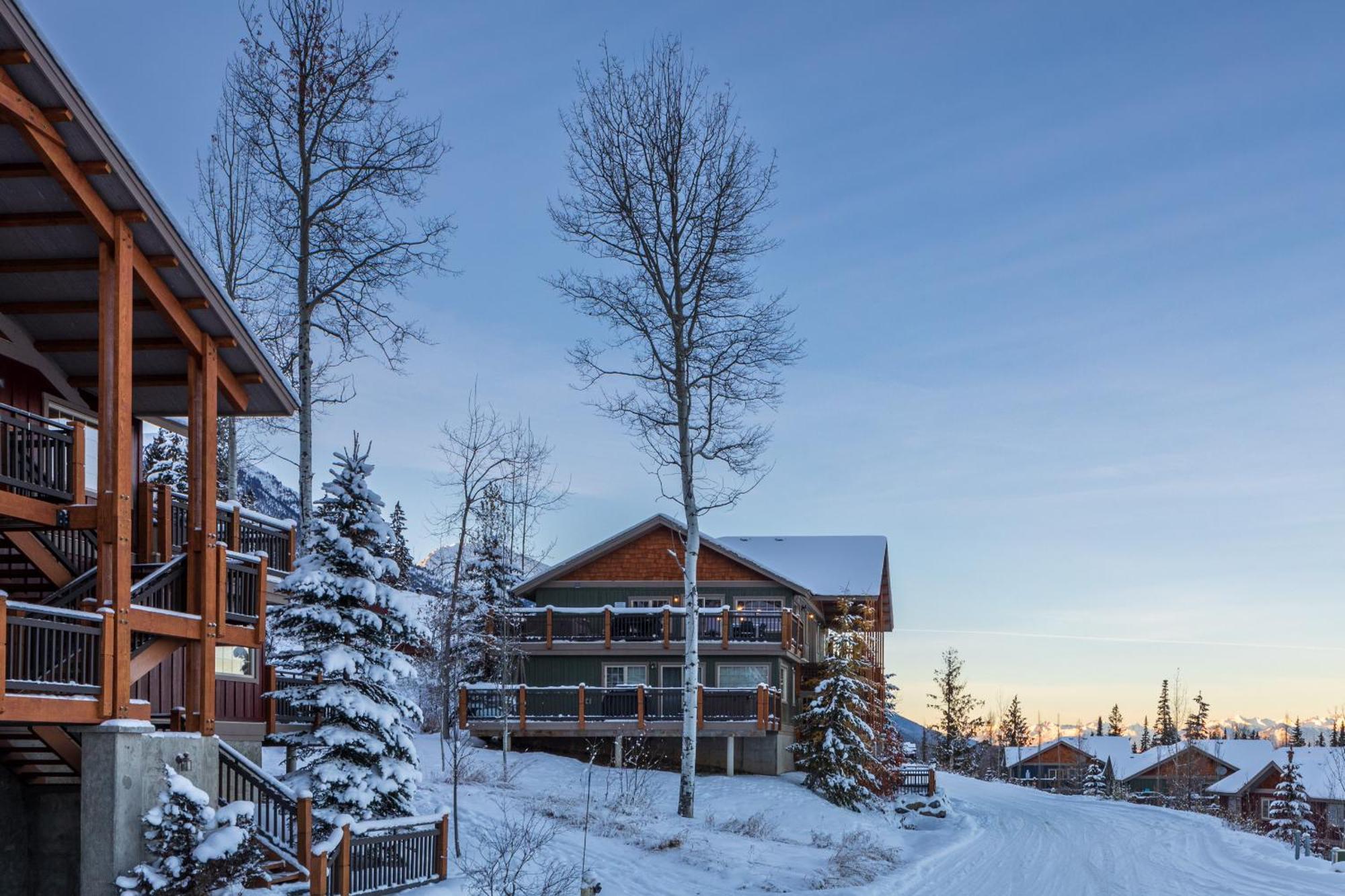 Lush Mountain Accommodations Golden Extérieur photo