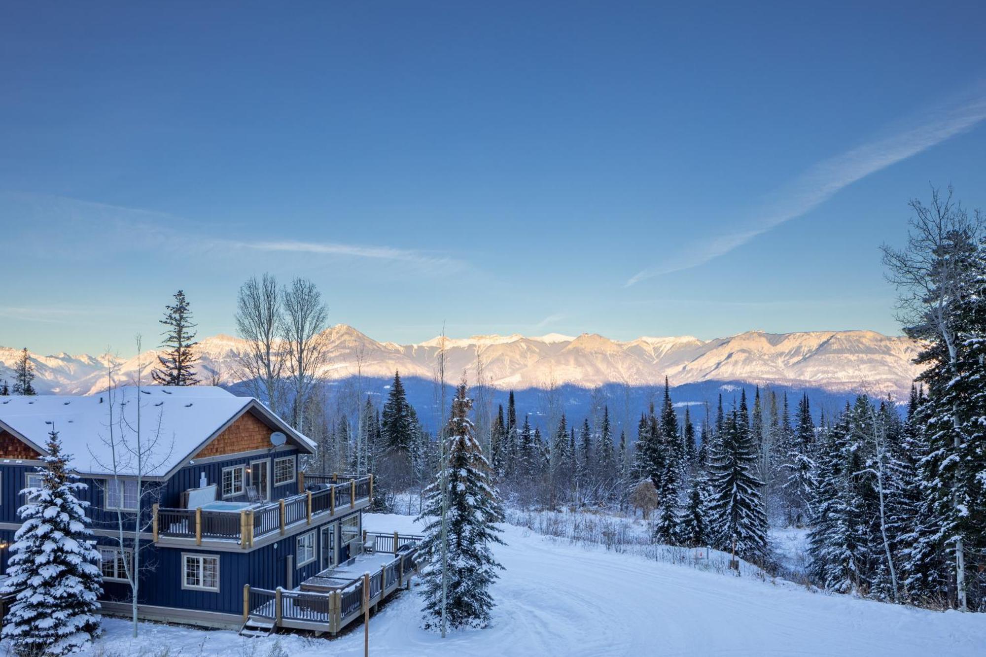 Lush Mountain Accommodations Golden Extérieur photo