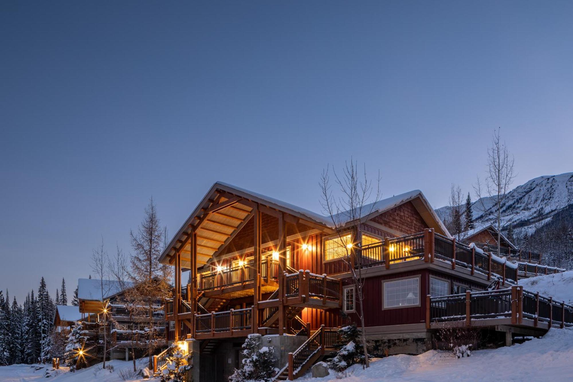 Lush Mountain Accommodations Golden Extérieur photo