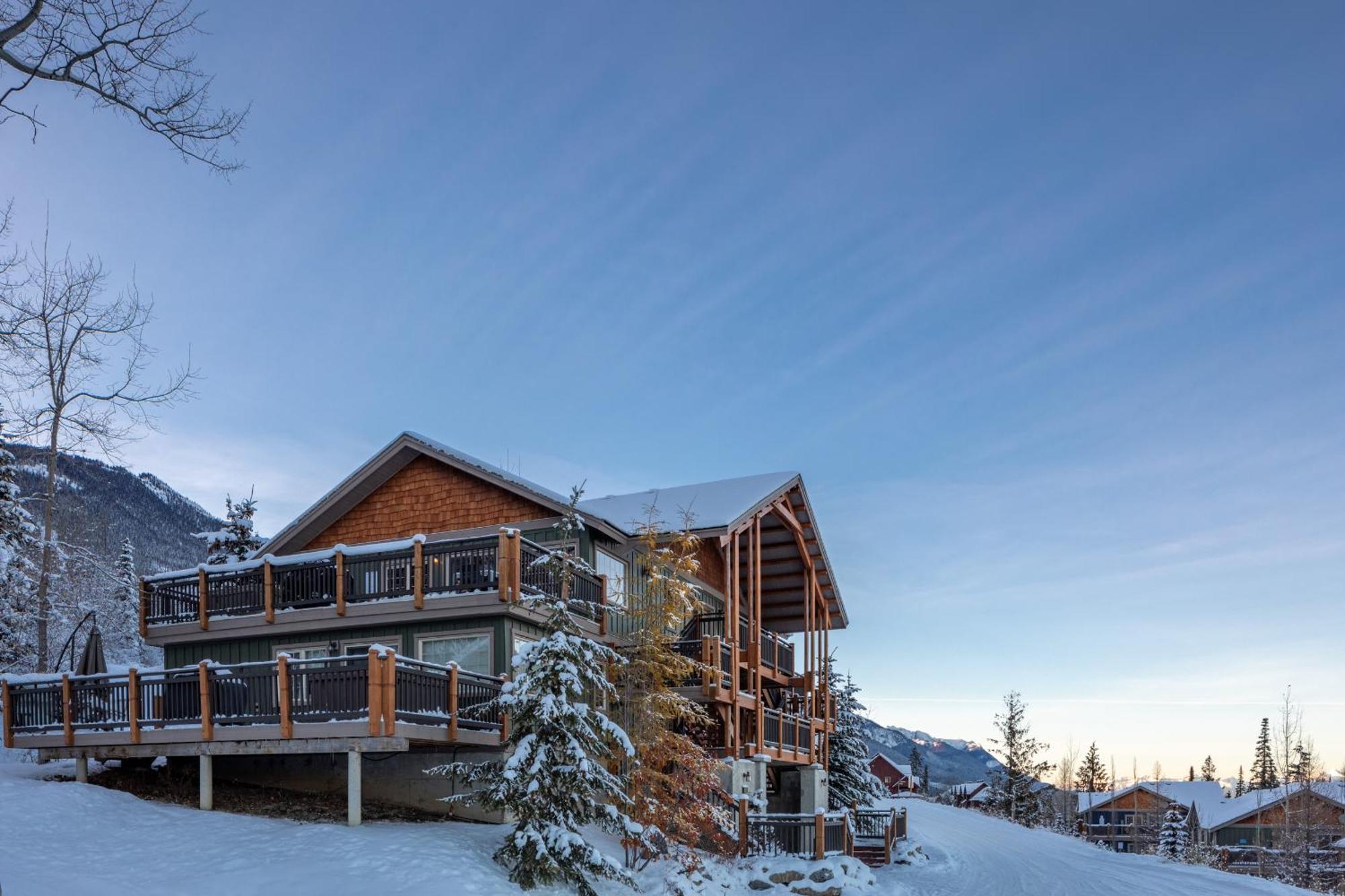 Lush Mountain Accommodations Golden Extérieur photo