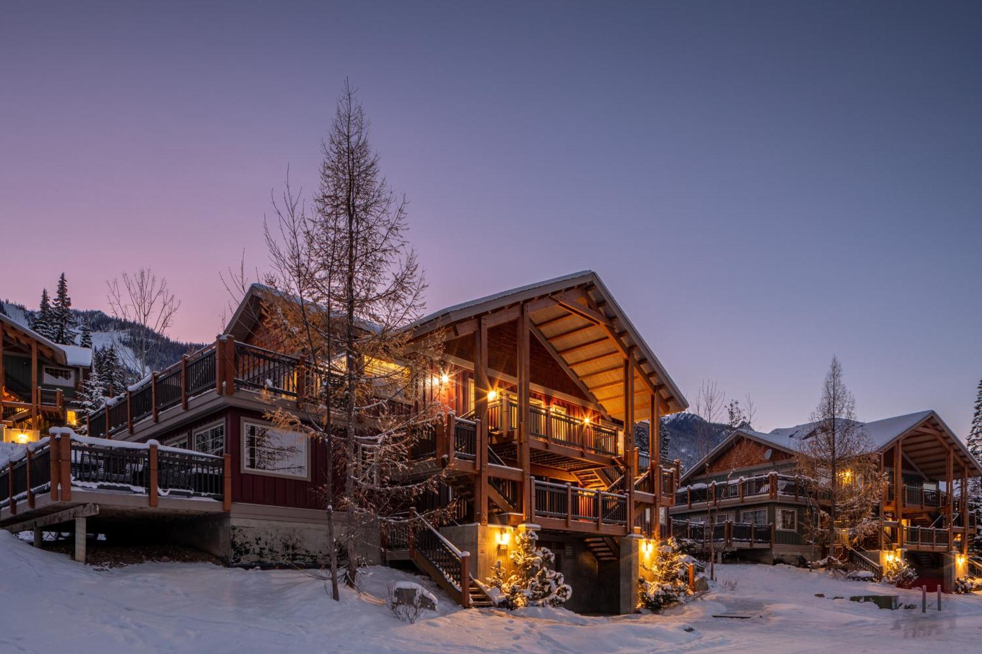 Lush Mountain Accommodations Golden Extérieur photo