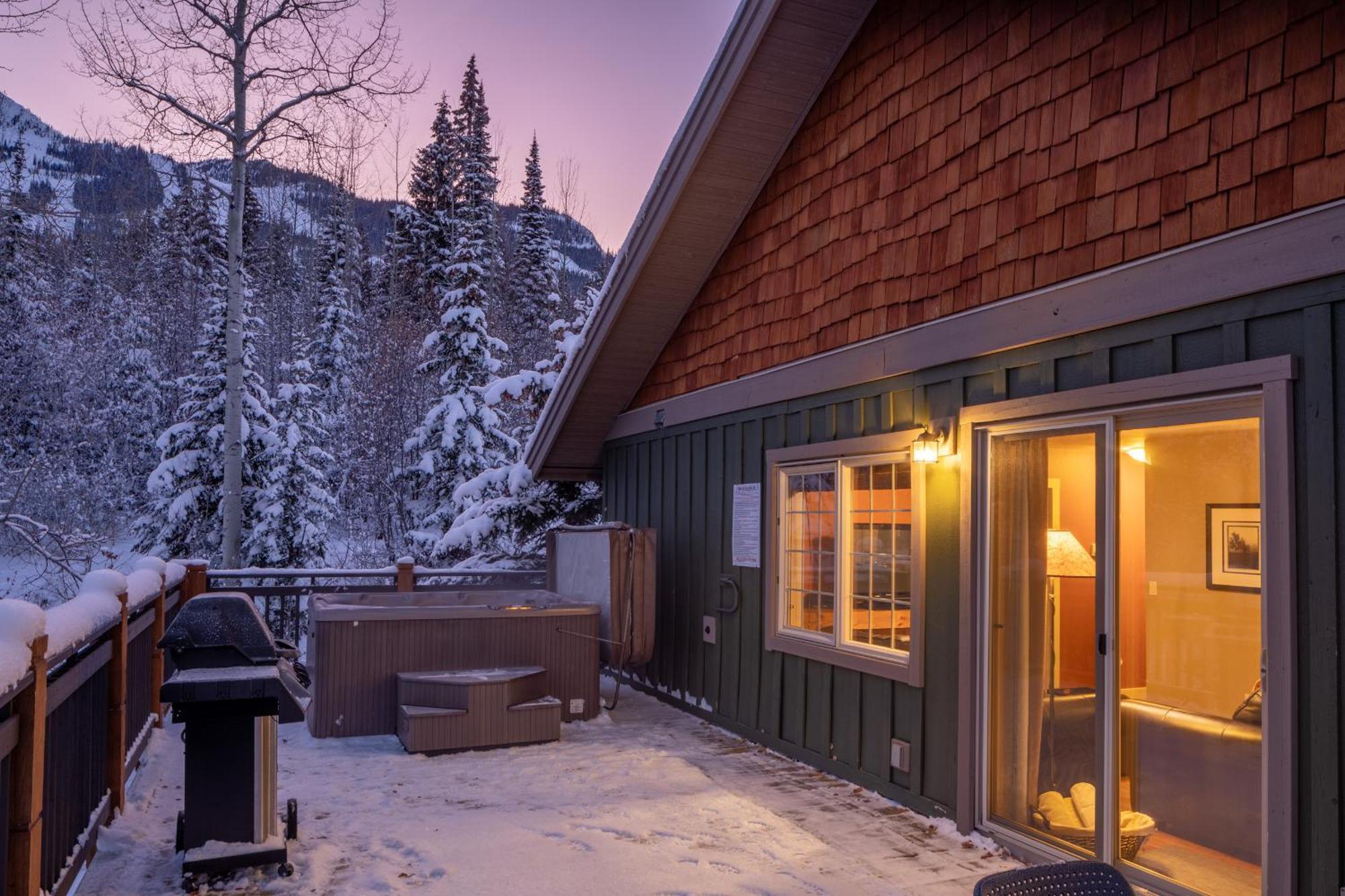 Lush Mountain Accommodations Golden Extérieur photo