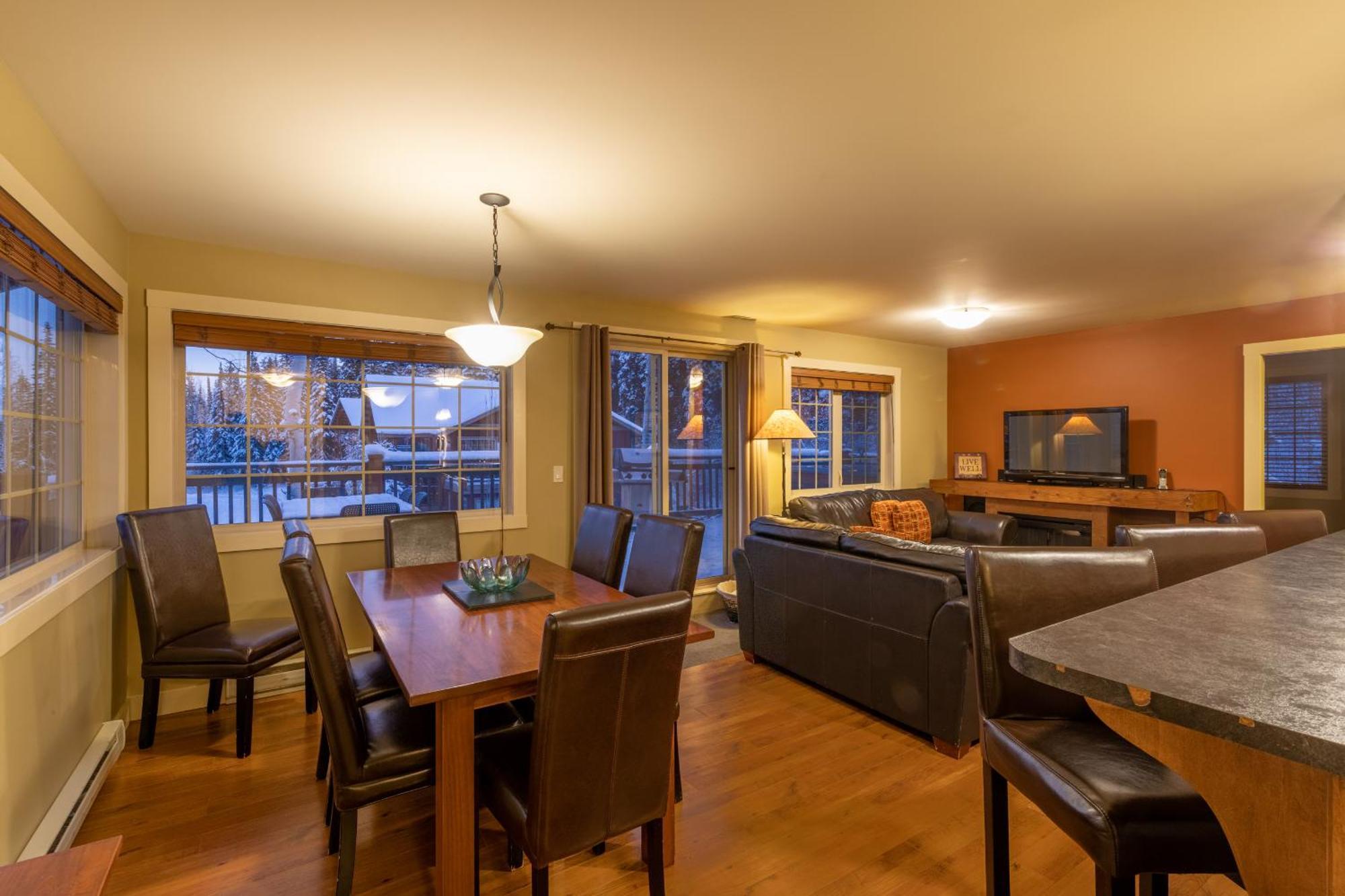 Lush Mountain Accommodations Golden Chambre photo