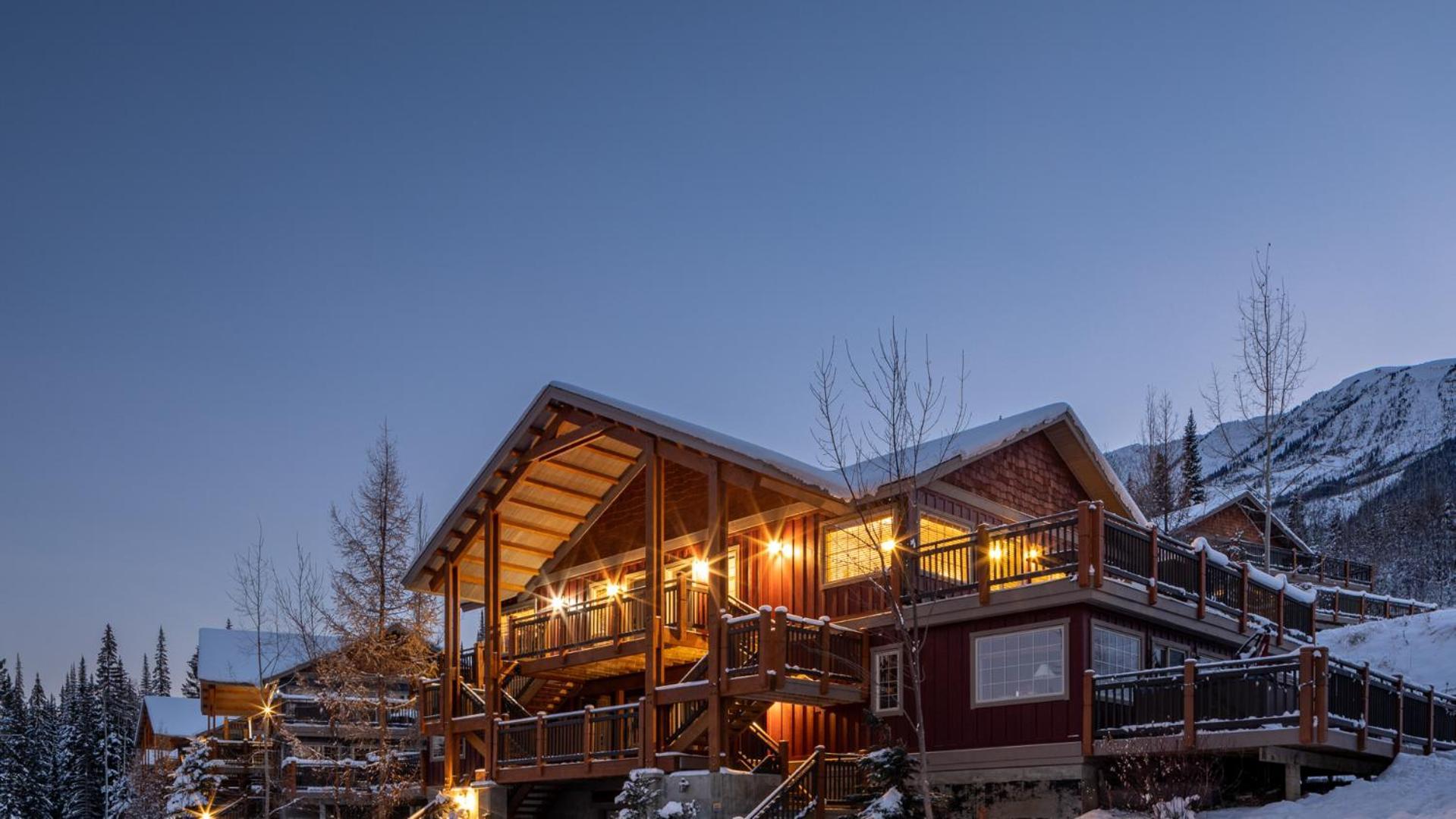 Lush Mountain Accommodations Golden Extérieur photo