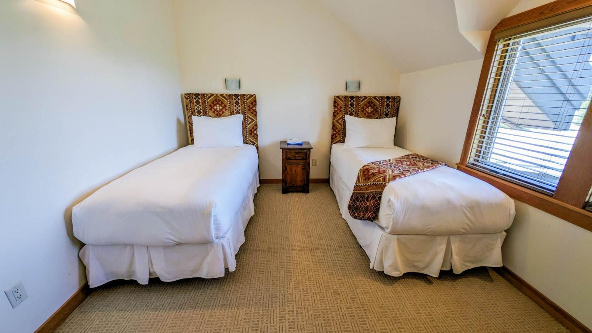 Lush Mountain Accommodations Golden Chambre photo