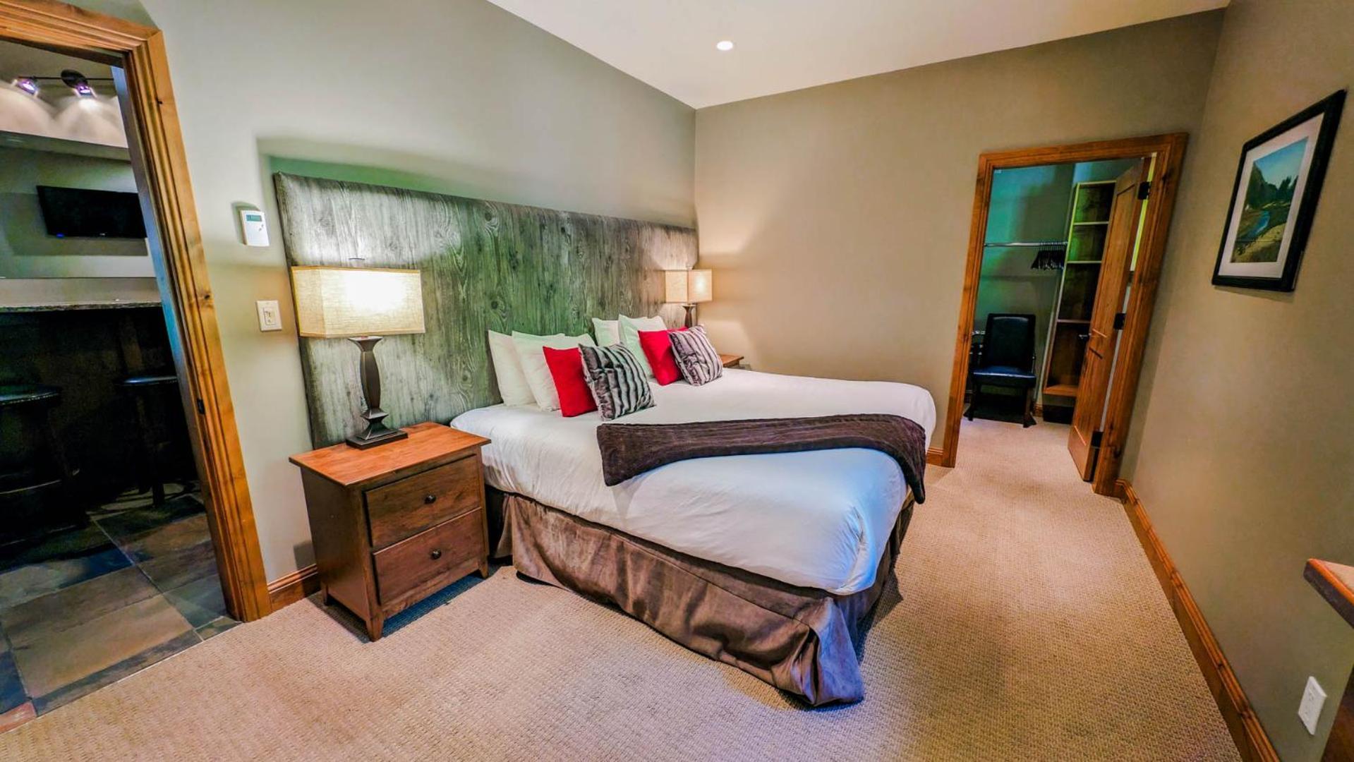 Lush Mountain Accommodations Golden Chambre photo
