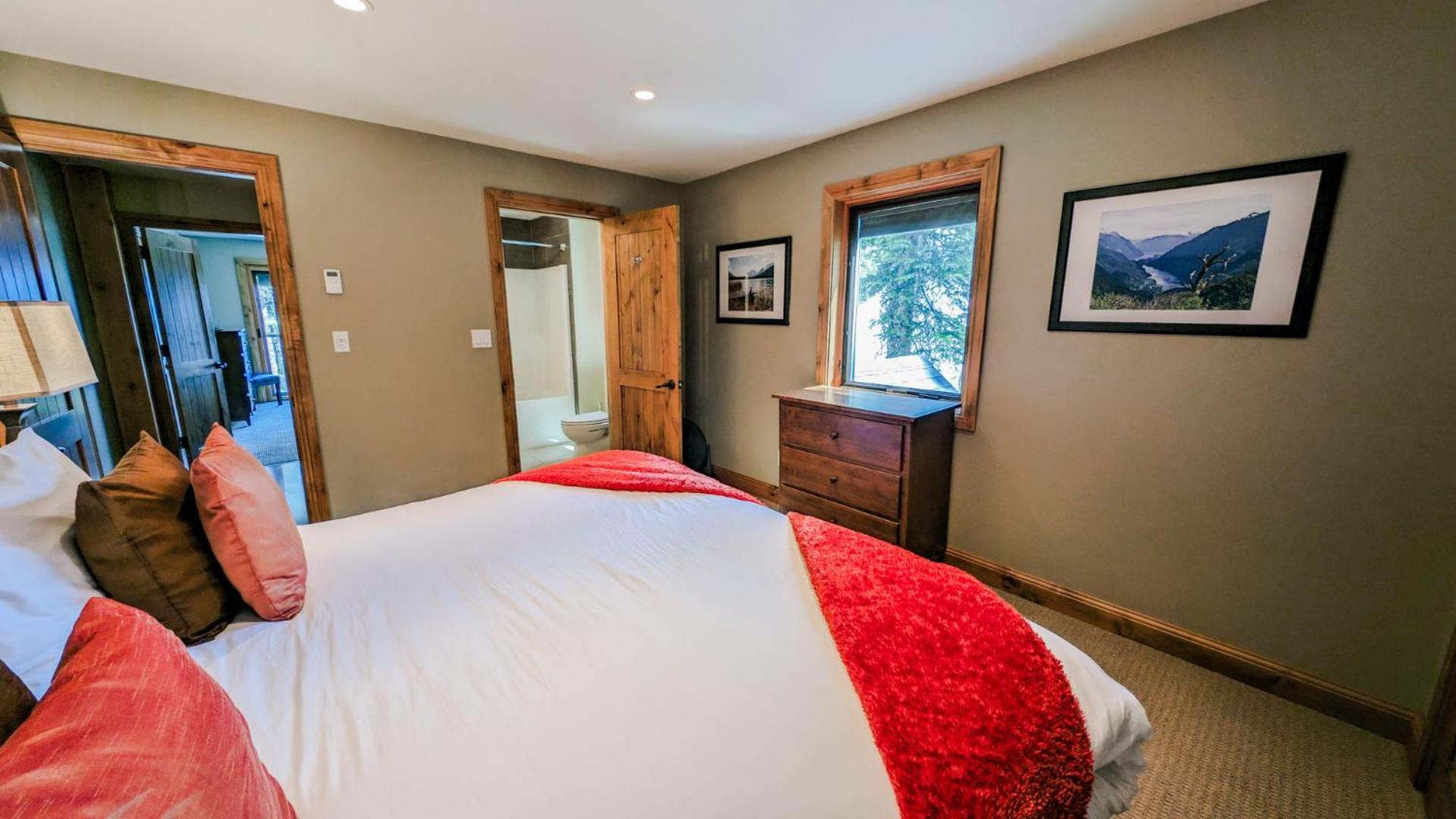 Lush Mountain Accommodations Golden Chambre photo