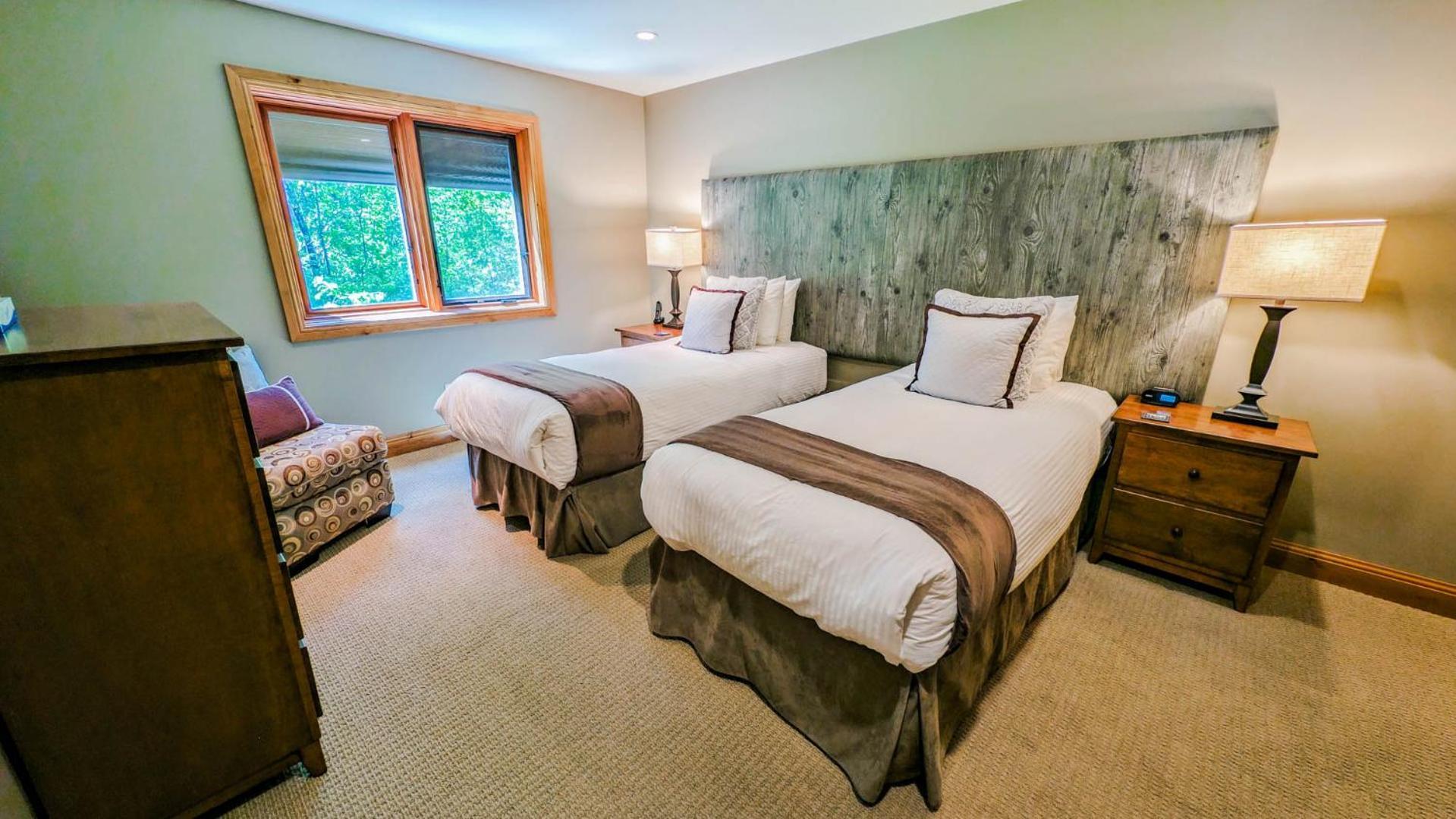 Lush Mountain Accommodations Golden Chambre photo