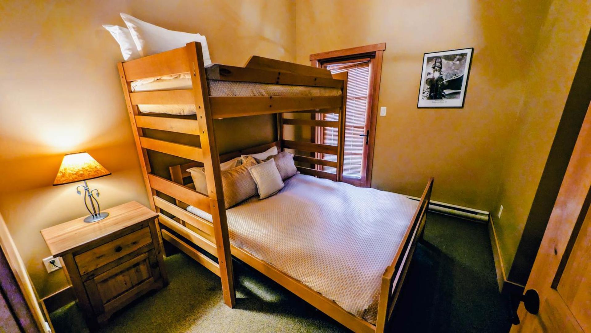 Lush Mountain Accommodations Golden Chambre photo